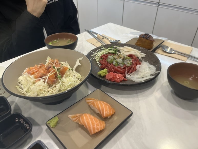 육회바른연어상 이미지