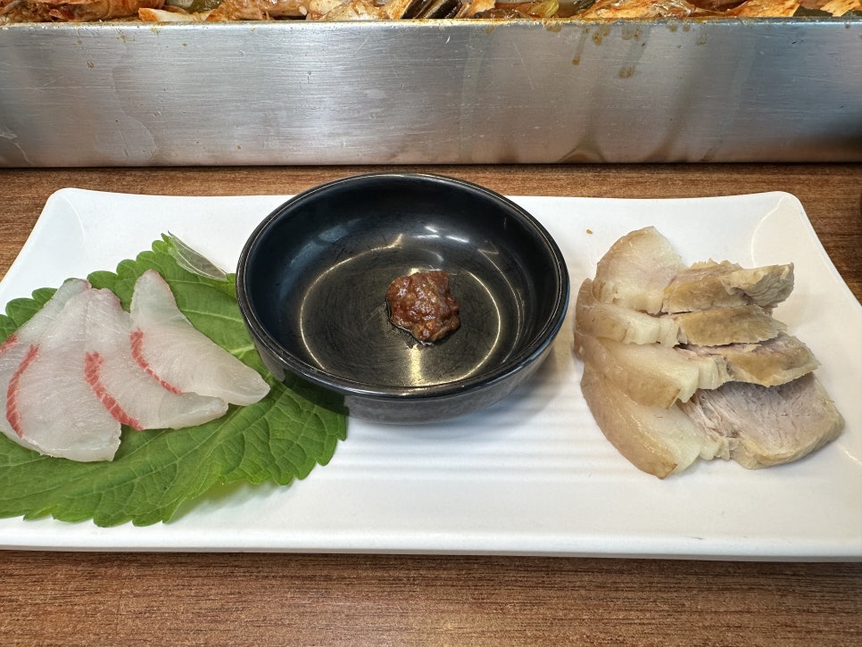 세자매고기테이블 이미지