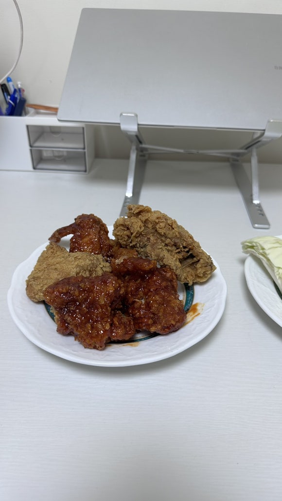 비에이취씨치킨 이미지