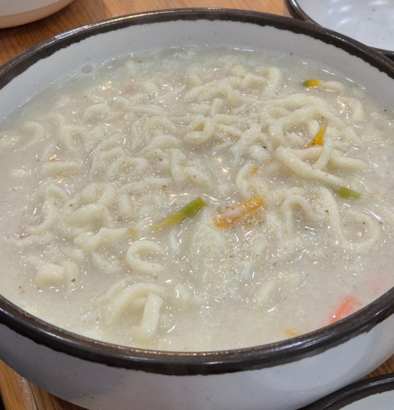 명품들깨칼국수 이미지