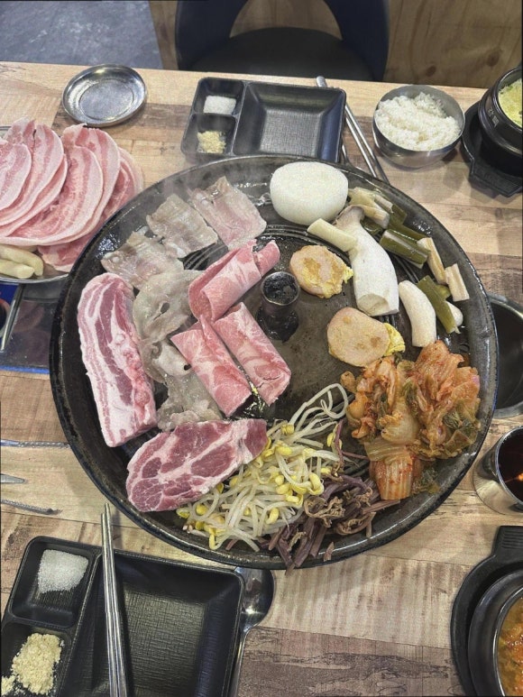 솥뚜껑 이미지