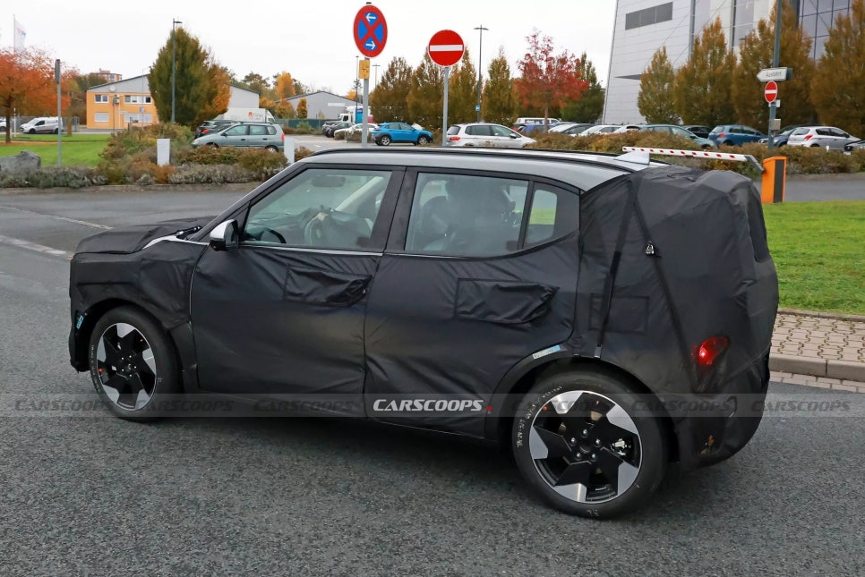 2026년 출시 예정? 기아 EV2 스파이샷을 보니 경제적인 3,000만 원 대 소형 전기 SUV 이미지 11
