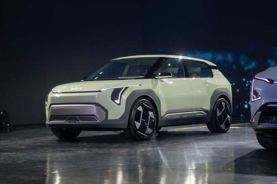 2026년 출시 예정? 기아 EV2 스파이샷을 보니 경제적인 3,000만 원 대 소형 전기 SUV 이미지 4