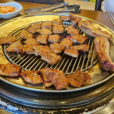 흥부골숯불돼지왕갈비 이미지