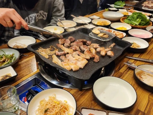 삼육오 고깃집 이미지