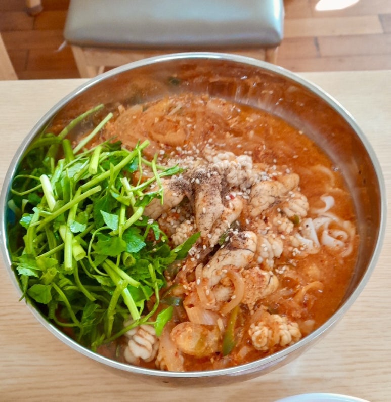 감칠맛회국수 이미지