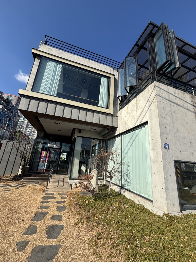 스텀프하우스 이미지
