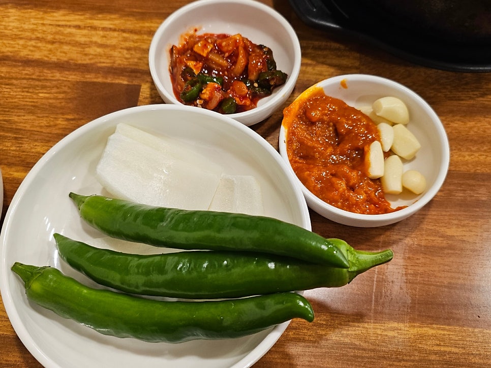 24시 조사부 해물감자탕 순대국 이미지