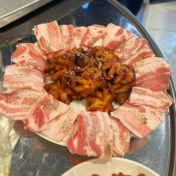 평화 숯불 쭈꾸미 이미지