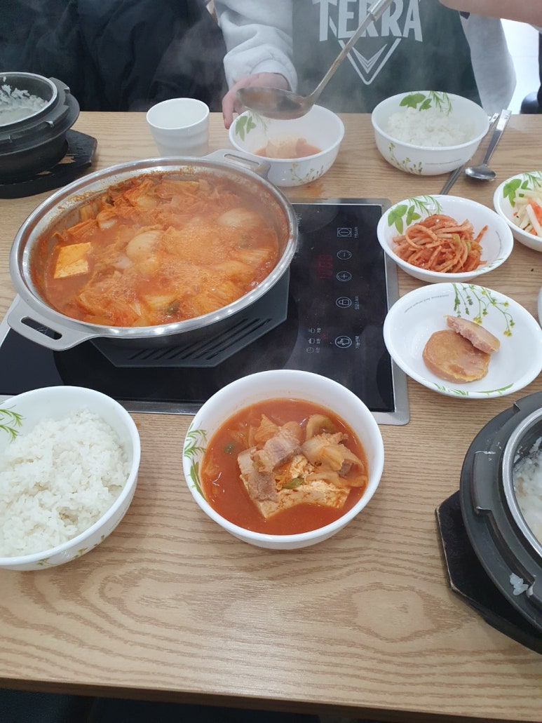 은우네생고기김치찌개 이미지