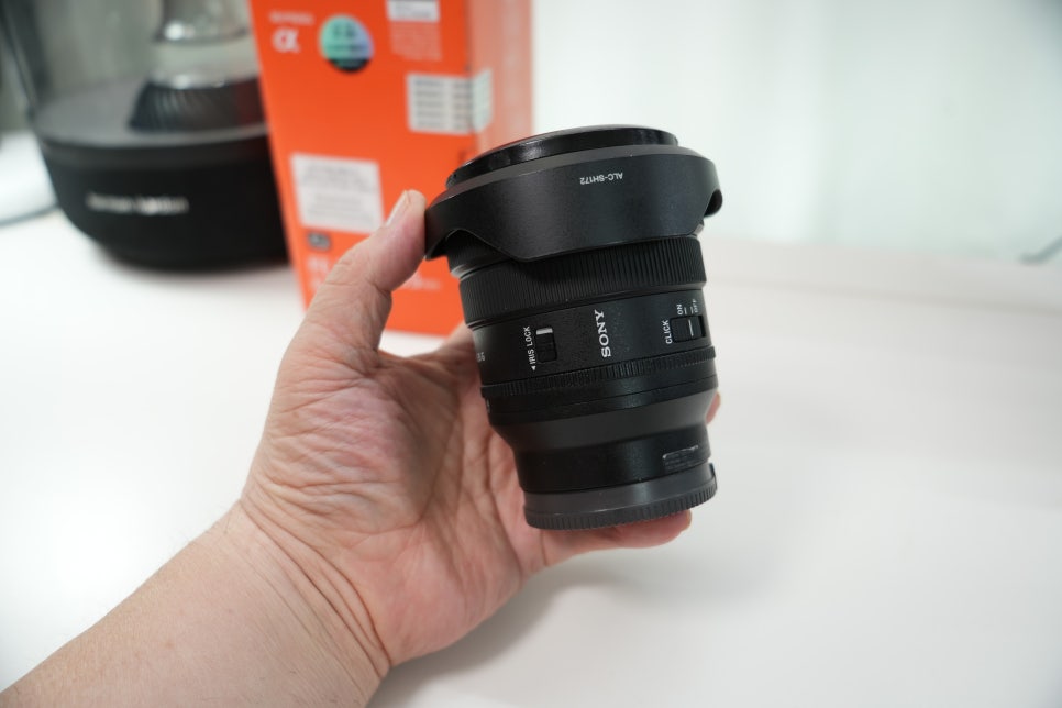 소니 A7C2 가벼운 입문자용 풀프레임 미러리스 카메라와  SONY FE PZ 16-35mm F4 G렌즈 조합 이미지 4