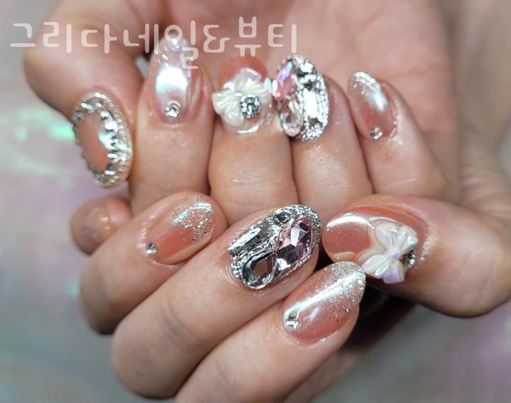 그리다 네일&뷰티 이미지