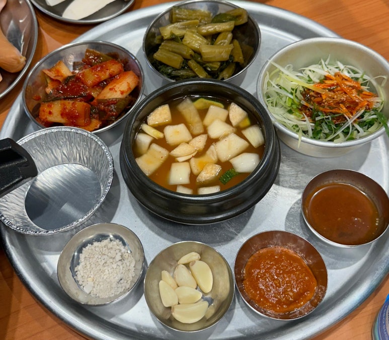 솥뚜껑에꽃한판 이미지