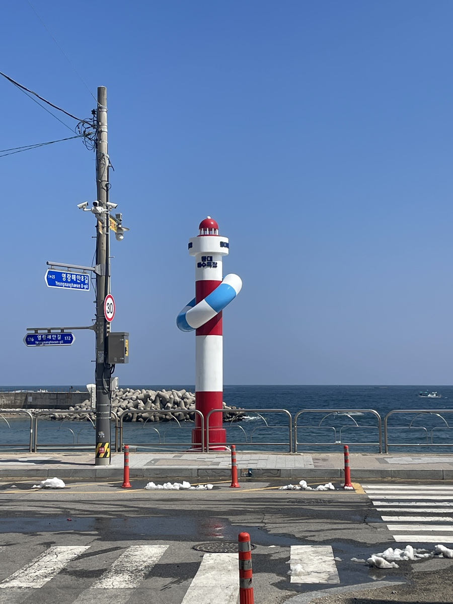 어반스테이속초등대해변 이미지