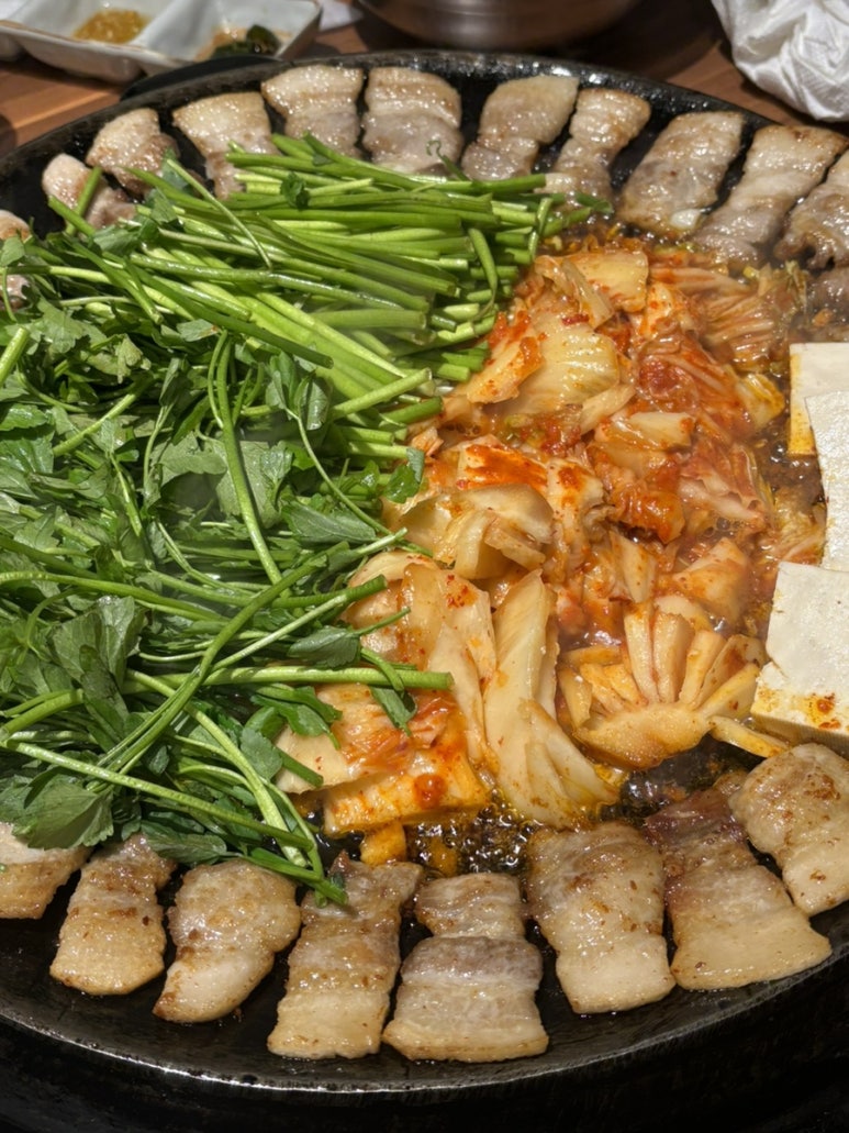 무쇠김치삼겹 이미지