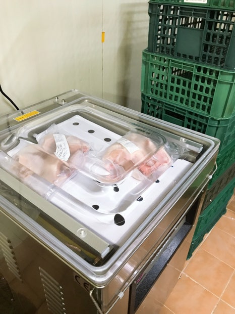 하림생닭통닭 이미지