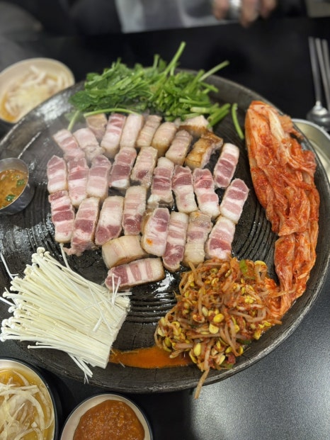 솥뚜껑야식 이미지