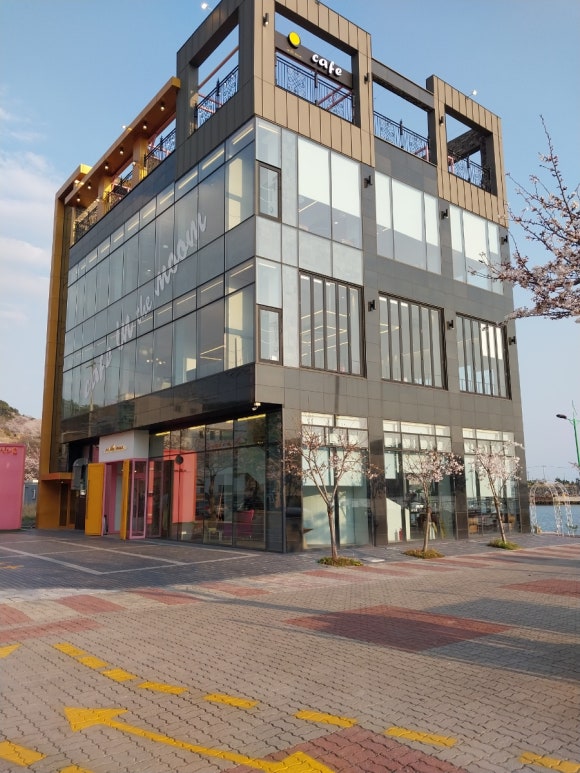 카페인더문 이미지