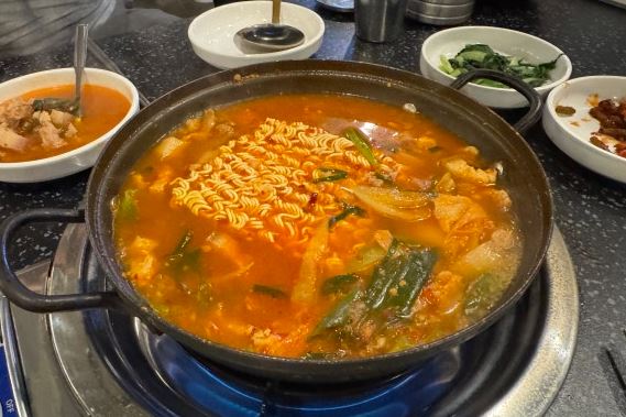 굴다리식육식당 이미지