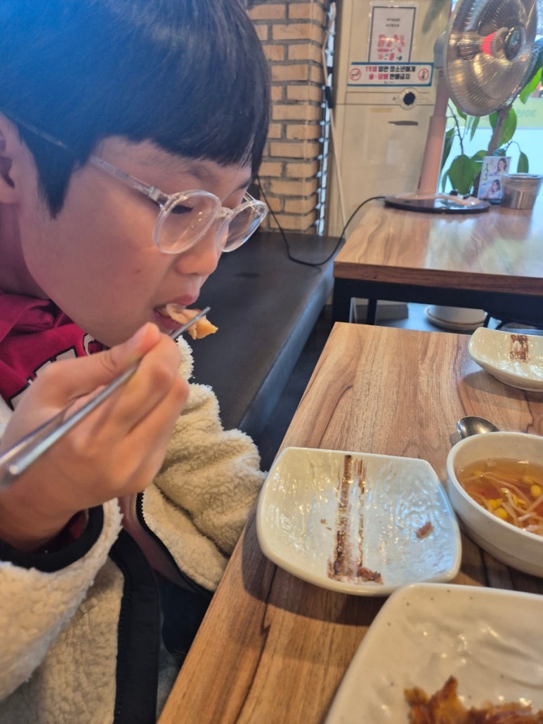 웃거리왕족발 이미지