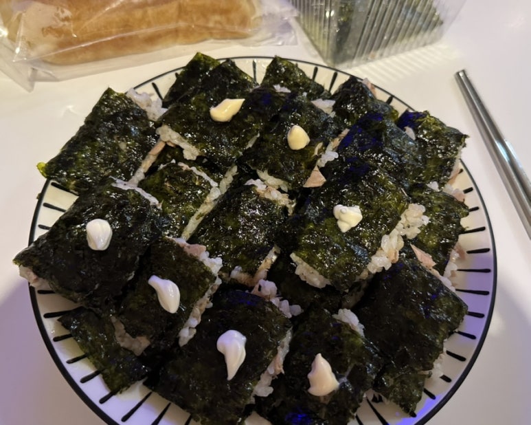 돌돌이 김밥 이미지