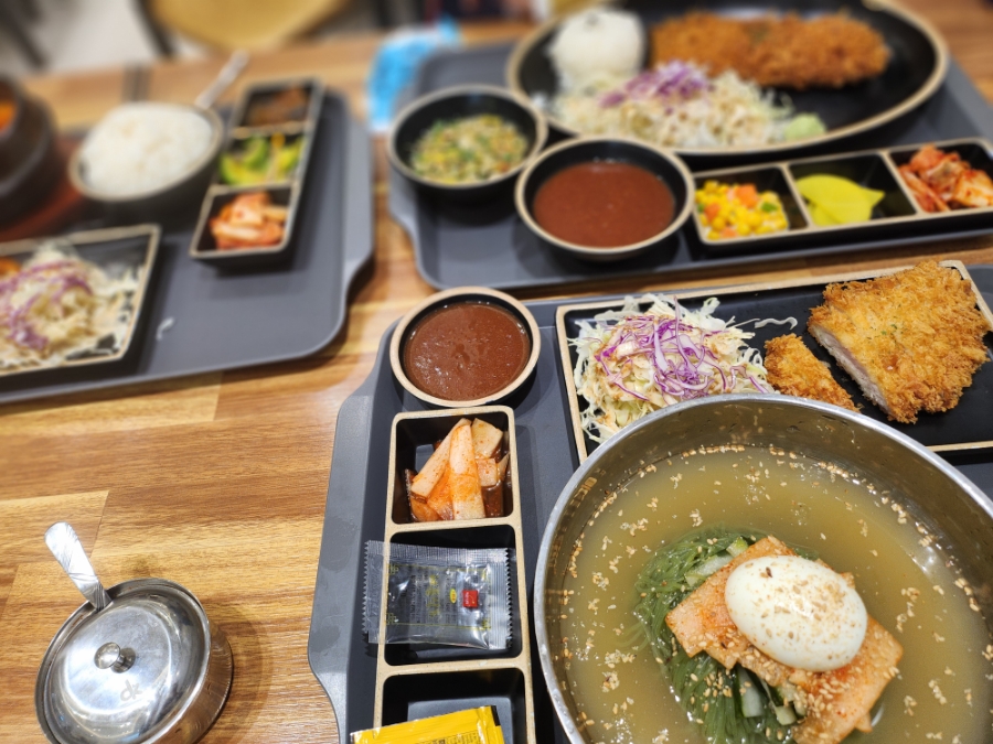 용감한 식당 수영점 이미지