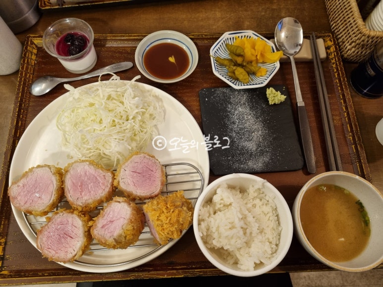 디귿카츠 이미지
