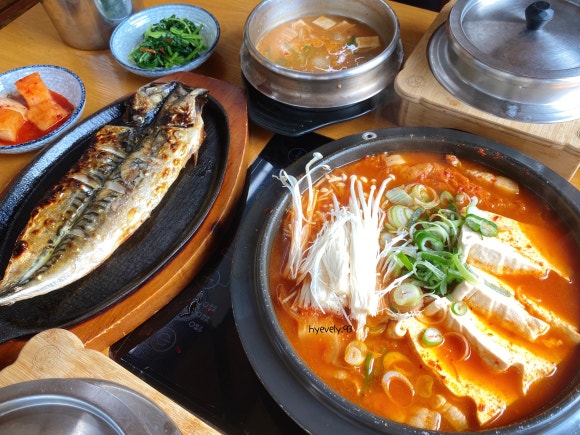 굴뚝능이버섯백숙 이미지
