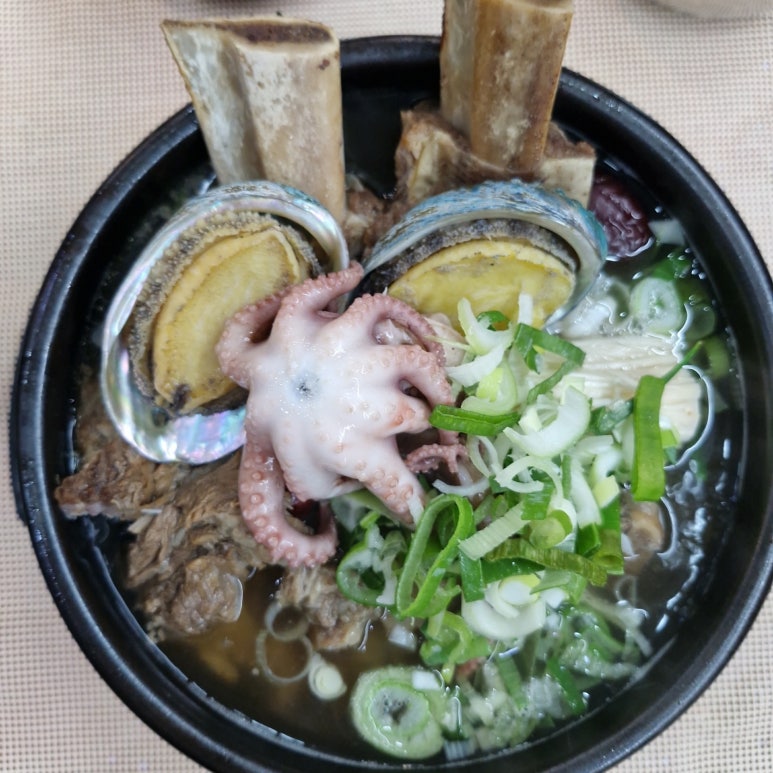 형과아우황칠누룽지삼계탕 이미지