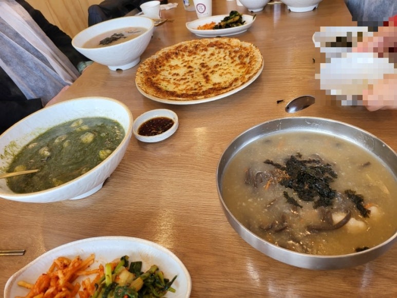 꽃담은그릇 이미지