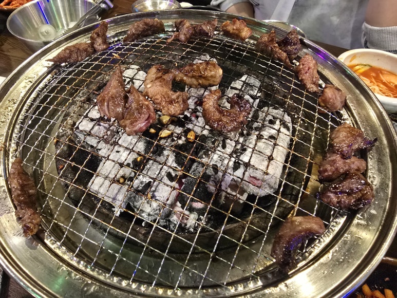 육즈비나르샤 이미지