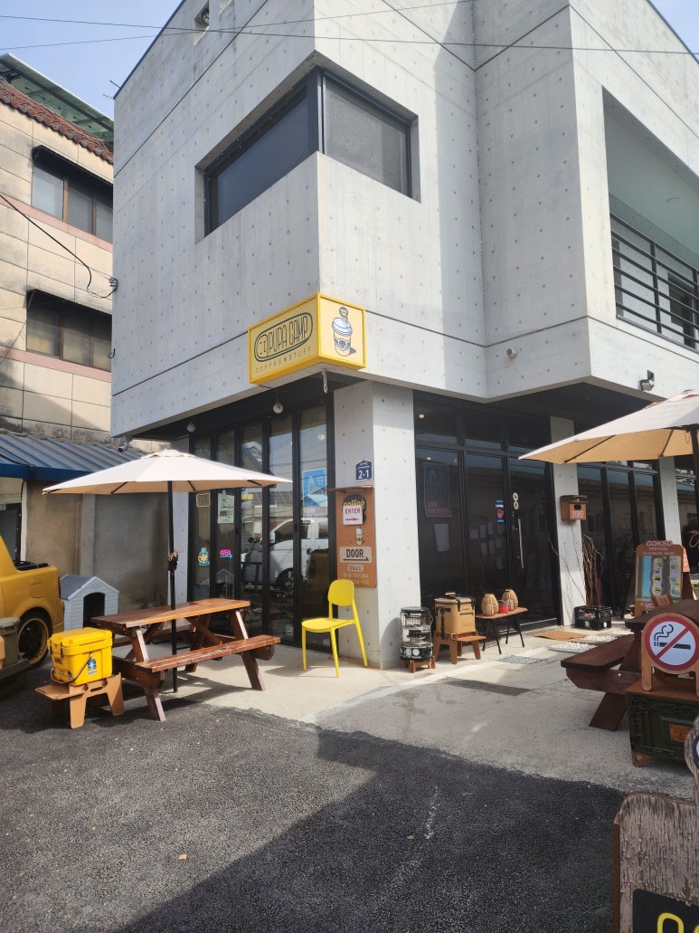 퓨파캠프커피앤스터프 이미지