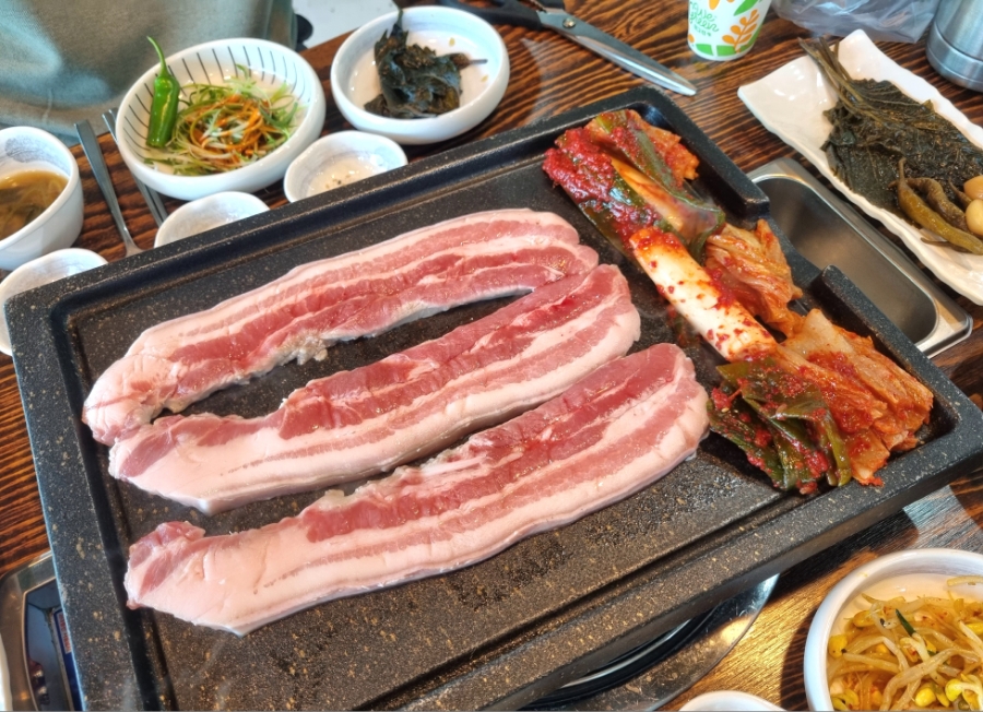 지리산고원흑돼지 이미지