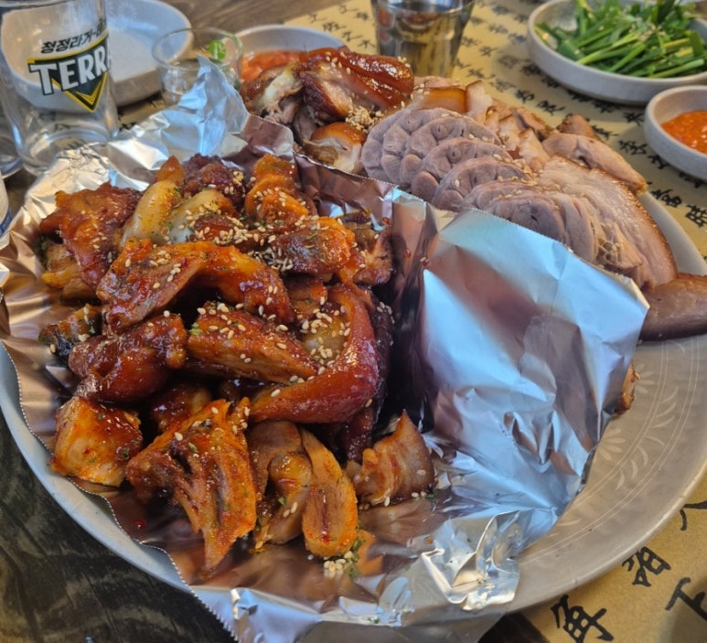 한방 명품 왕족발 이미지