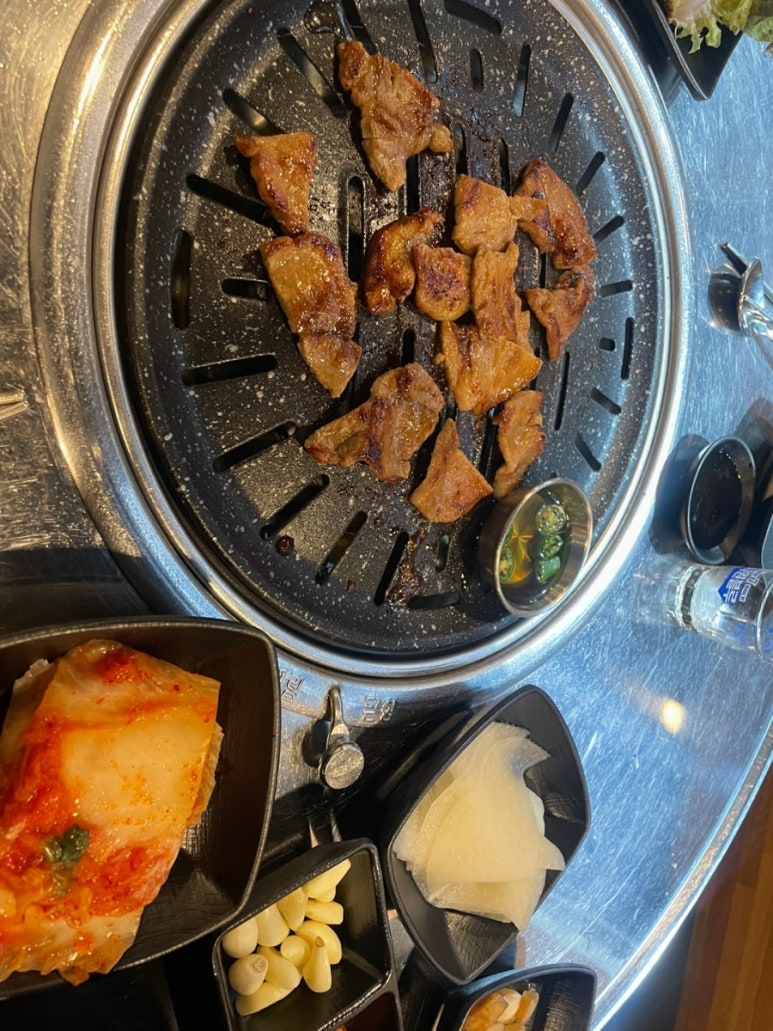 엄마의 고기 만찬 이미지