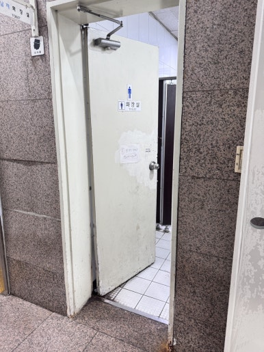 인천 검단 상가 공용 화장실 방화문 문짝 교체 대표 사진