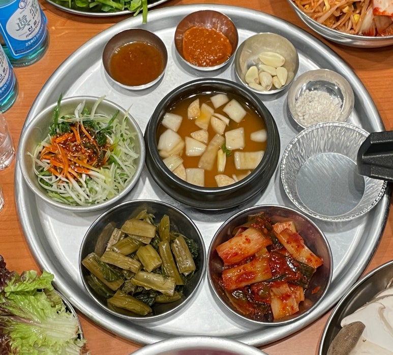 솥뚜껑에꽃한판 이미지