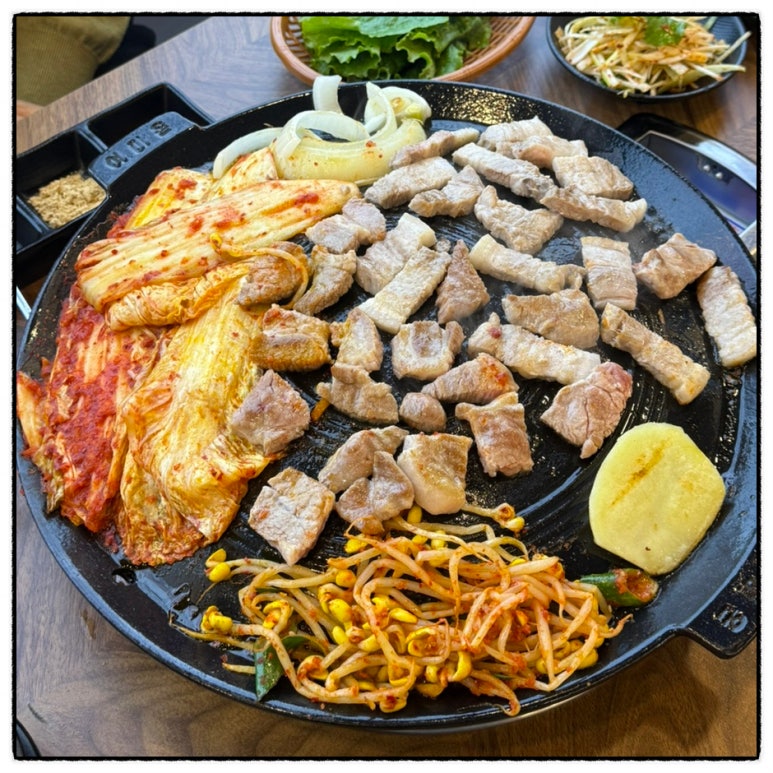 은계호수솥뚜껑삼겹살 이미지