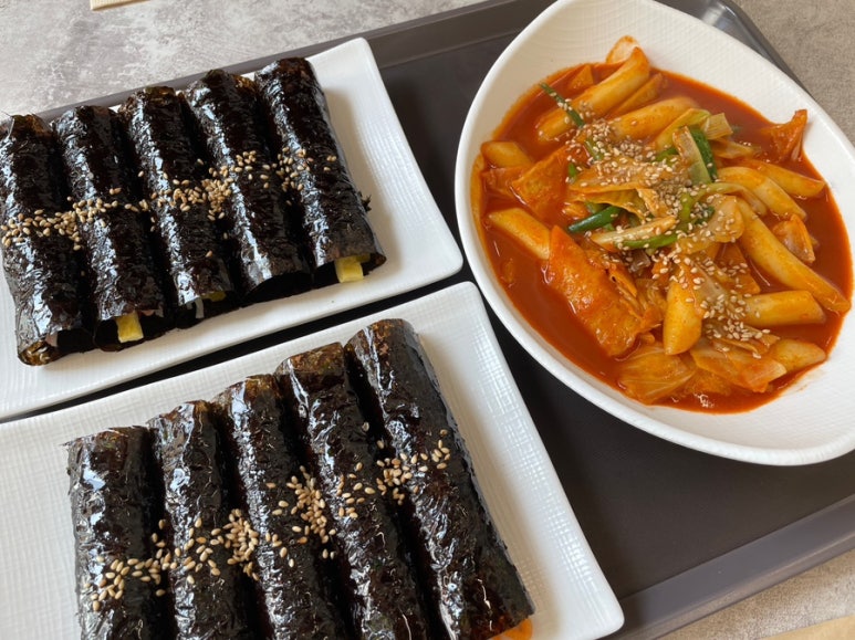 꼬미김밥 이미지