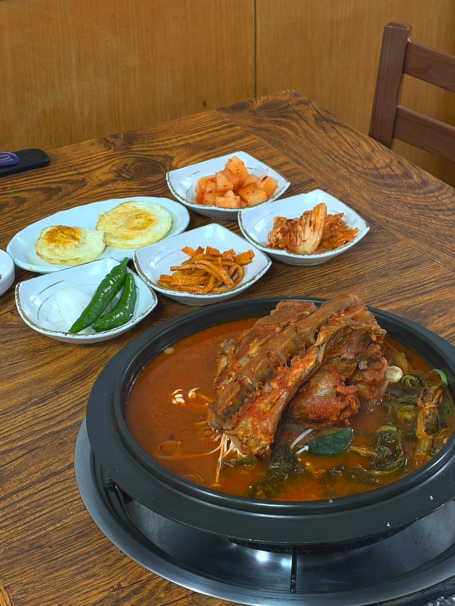 청년감자탕순대국 상무점 이미지