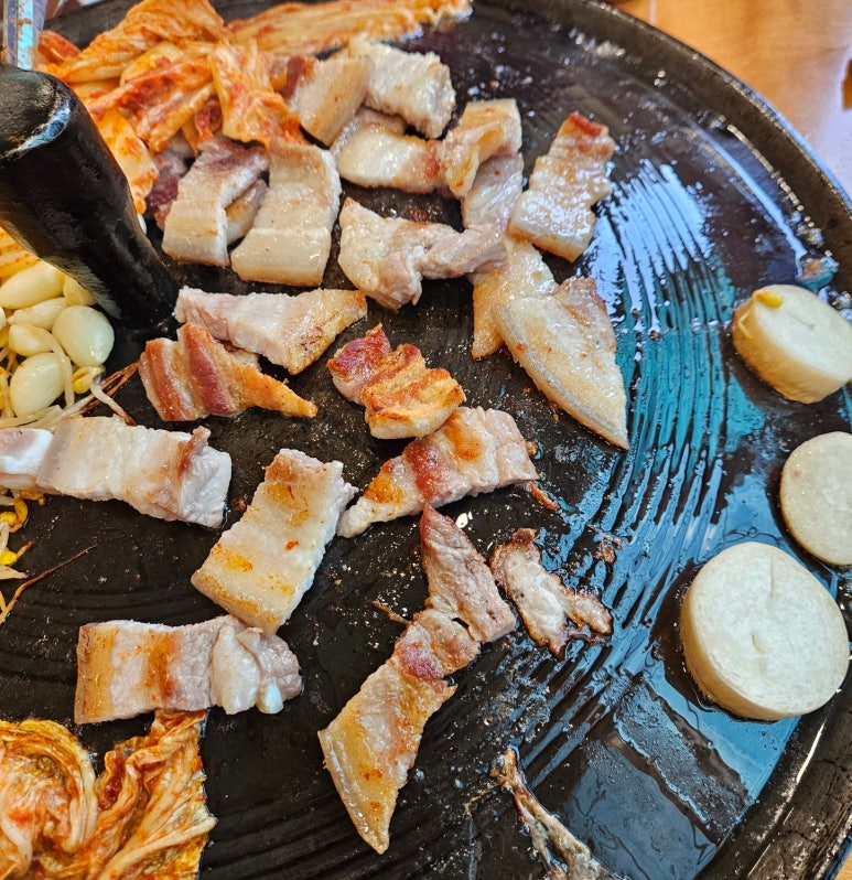 꿀돼지솥뚜껑삼겹살 이미지