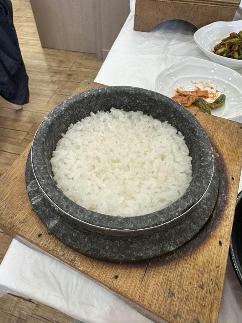 토우영양돌솥밥 이미지