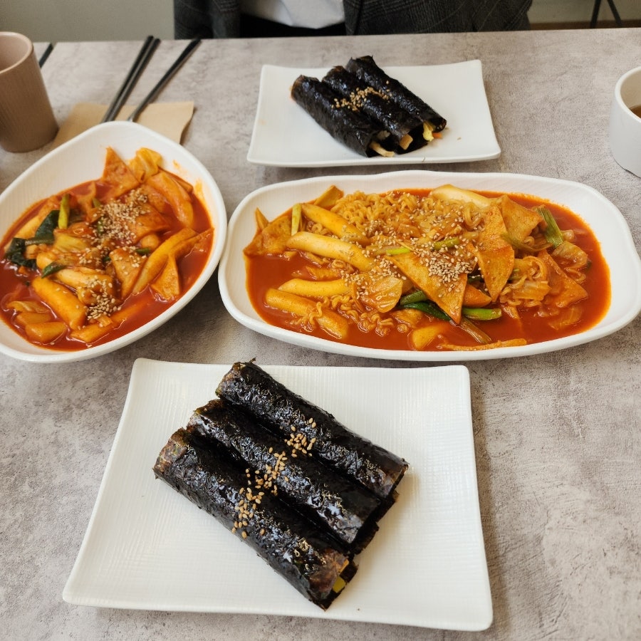 꼬미김밥 이미지