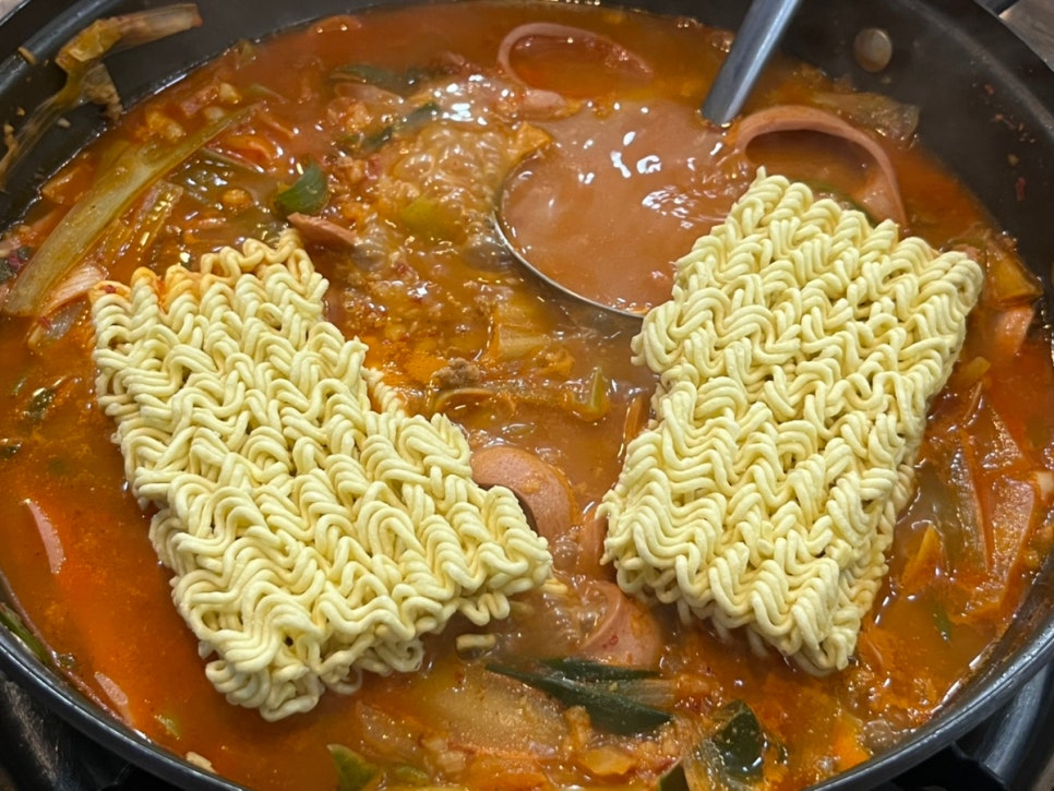 푸짐한옛날부대찌개 이미지