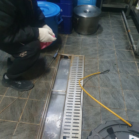하수구씽크대변기막힘고압세척구원설비 이미지
