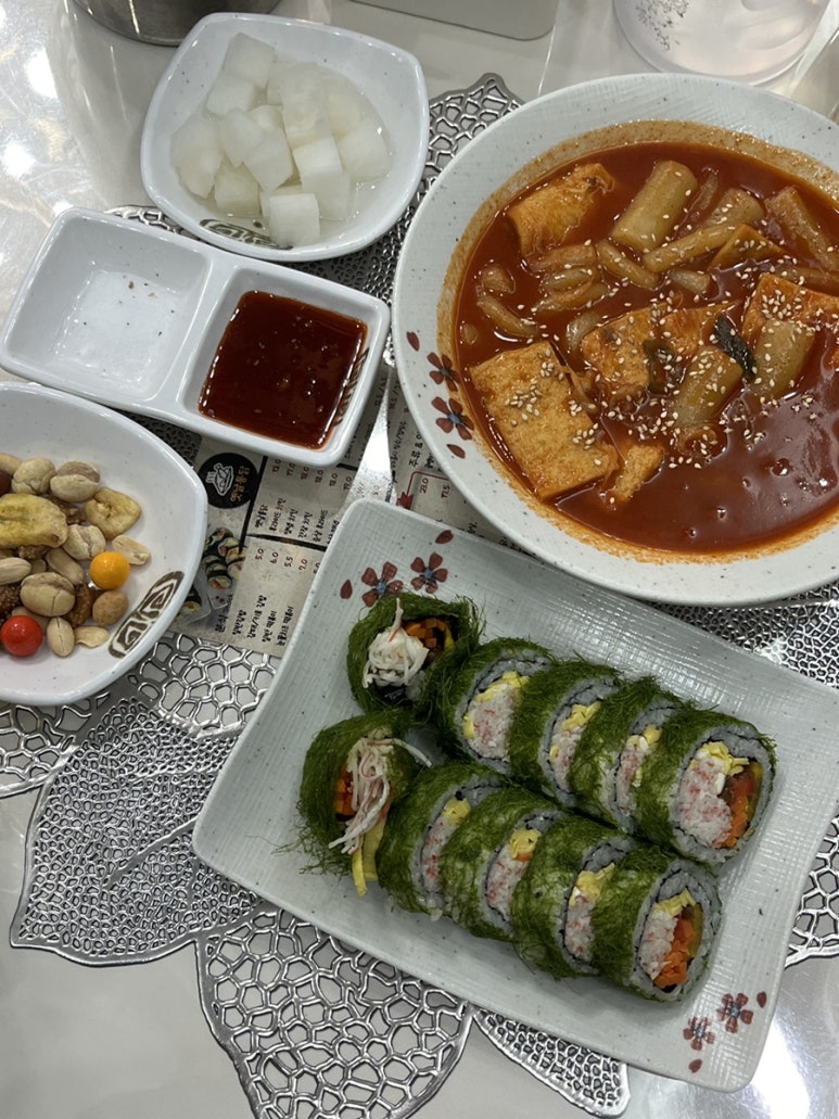 김밥이랑 옛날치킨 이미지