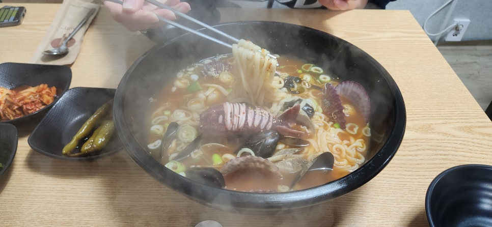 통큰 부추 칼국수 이미지