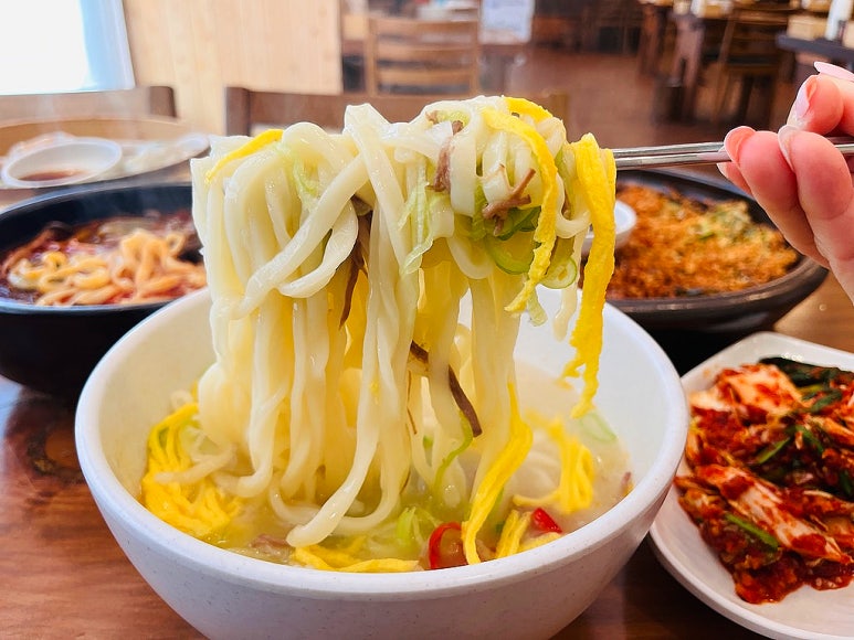 방울이칼국수 이미지