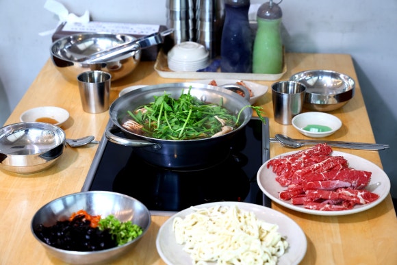 샤브손칼국수 이미지
