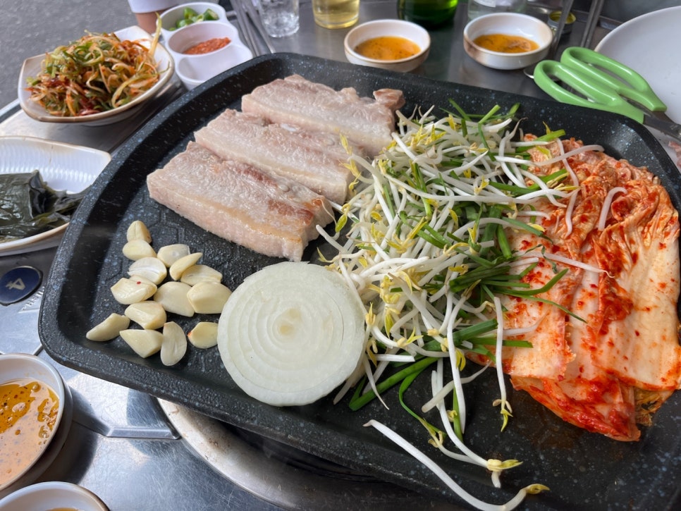 꿀돼지삼겹 이미지